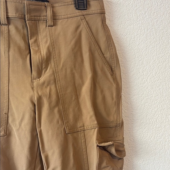 Banana Republic size 4P Tan Cargo dress Pants - Picture 3 of 7